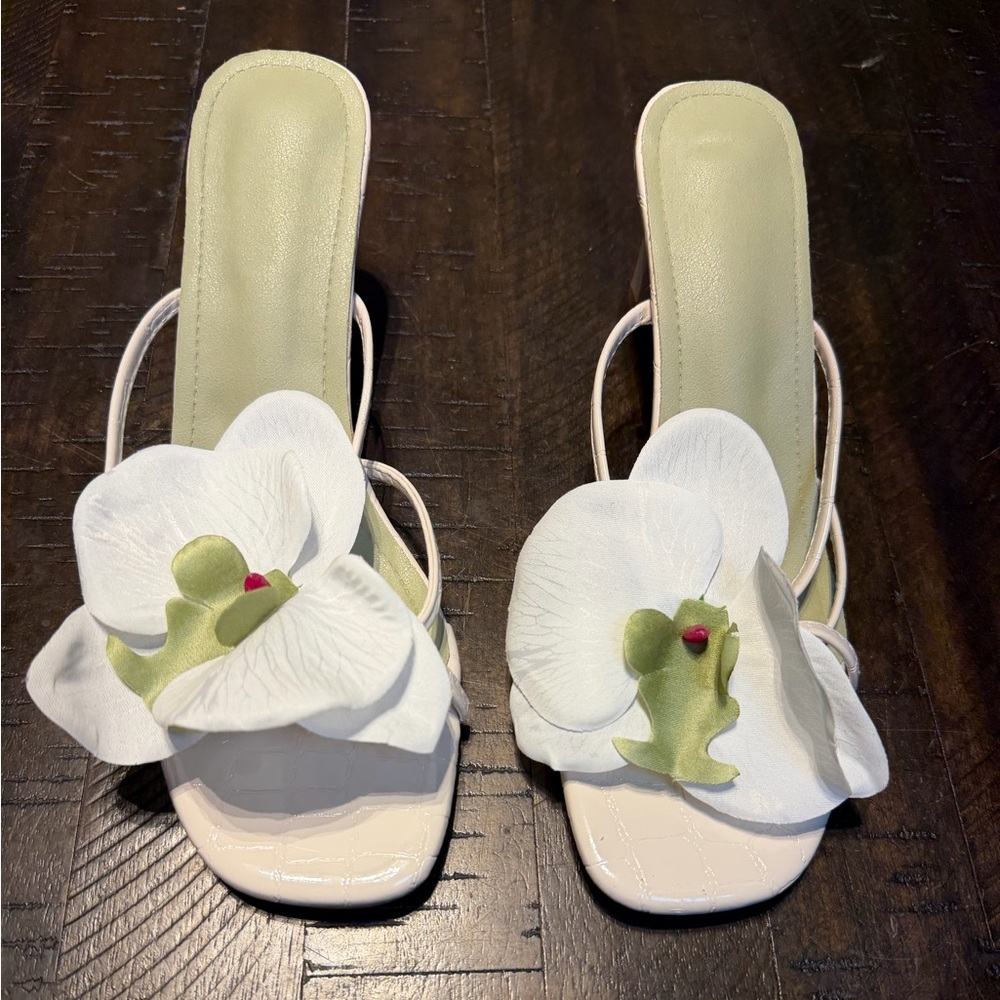 Elegant White Floral Women Sandals